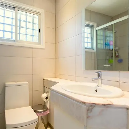 Family Fig Tree Bay House Tatil Evi